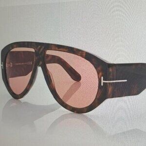 SORRY SOLD Tom Ford FT1044 Pilot Sunglasses Never Worn ( Tom Ford Milan )